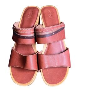 NWOT OluKai Women's Kamola Leather Wedge Sandals‎ in brown leather, US 11 EUR 41